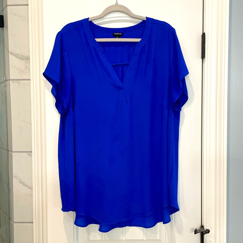 Torrid Size 2 Beautiful Blue Blouse